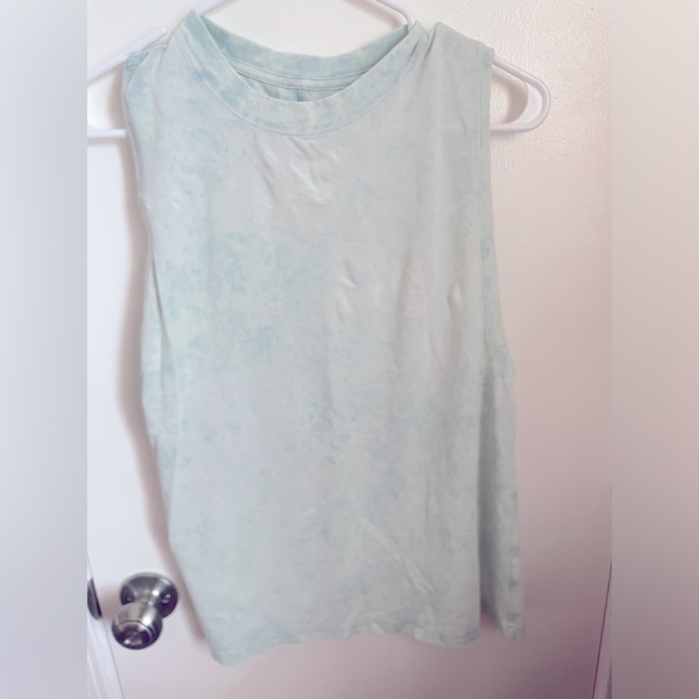 🍋Lululemon Light green and white tie-dyed style tank. Size Large.